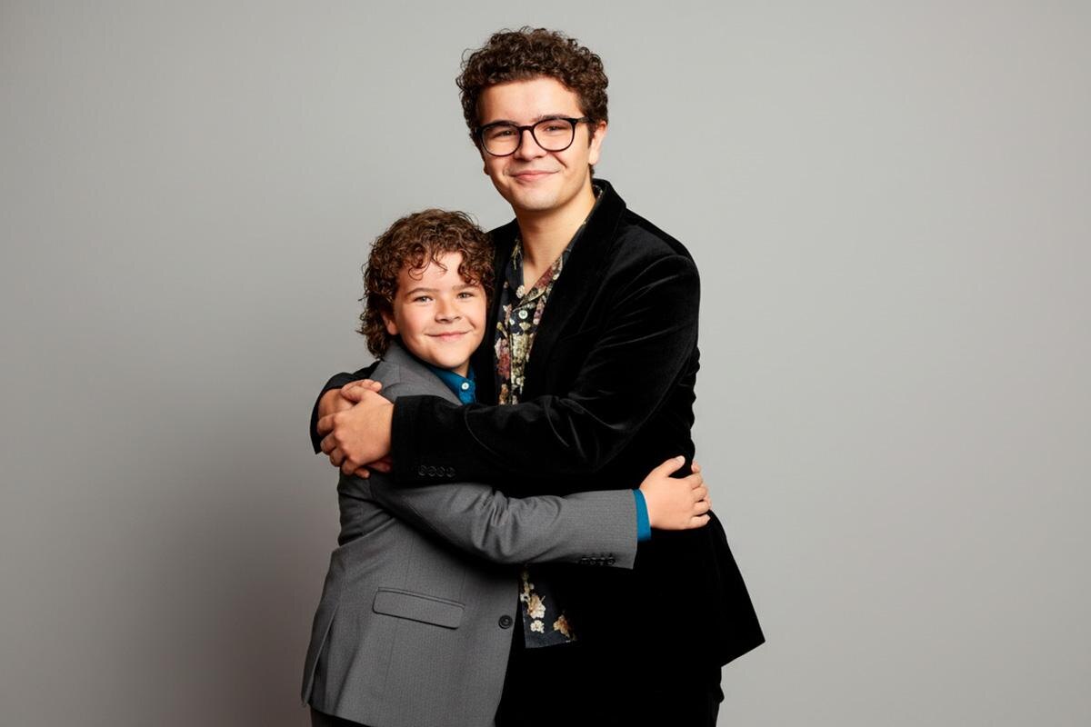 Alberto E. Rodriguez / Kate Green / Getty Images📷Гейтену Матараццо было 13 лет, когда вышел первый сезон «Очень странных дел». У него диагностирована ключично-черепная дисплазия — редкое генетическое заболевание, которое влияет на развитие костей и зубов. Несмотря на свое заболевание, сейчас, в 23 года, он продолжает активно выступать на сцене, снимается в телевизионных проектах, занимается озвучиванием и поддерживает благотворительные организации, которые помогают людям с таким же диагнозом