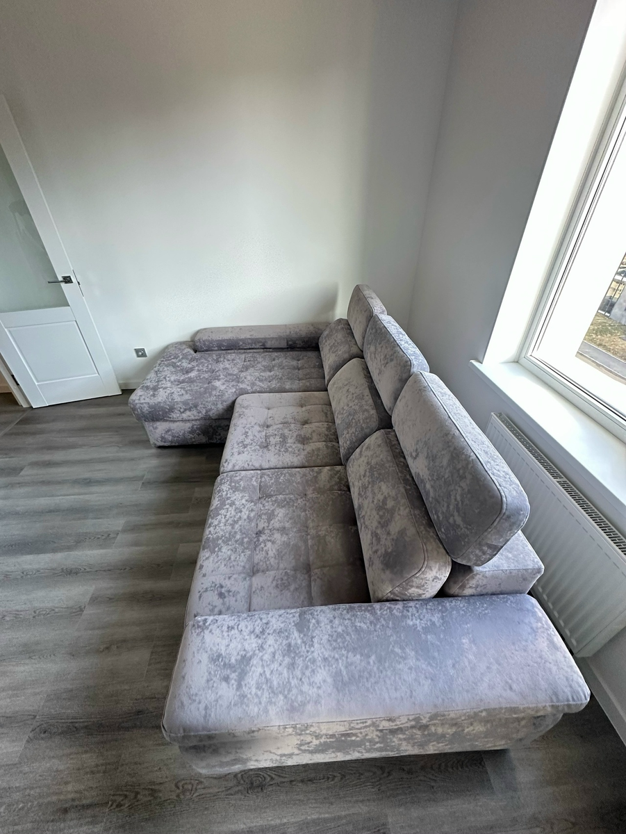 Диван Сорренто в мягком акцентном велюре