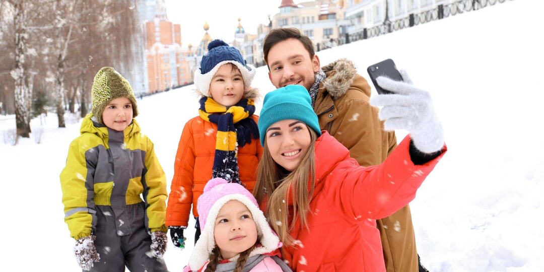 Где провести зимние каникулы в России: Москва или Великий Устюг? Сравниваем!