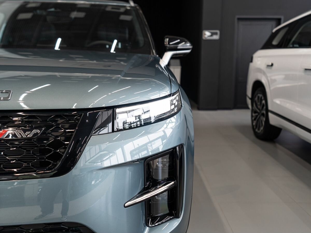 Выглядит как Range Rover, но стоит в 2 раза дешевле. Источник иллюстрации - auto.ru