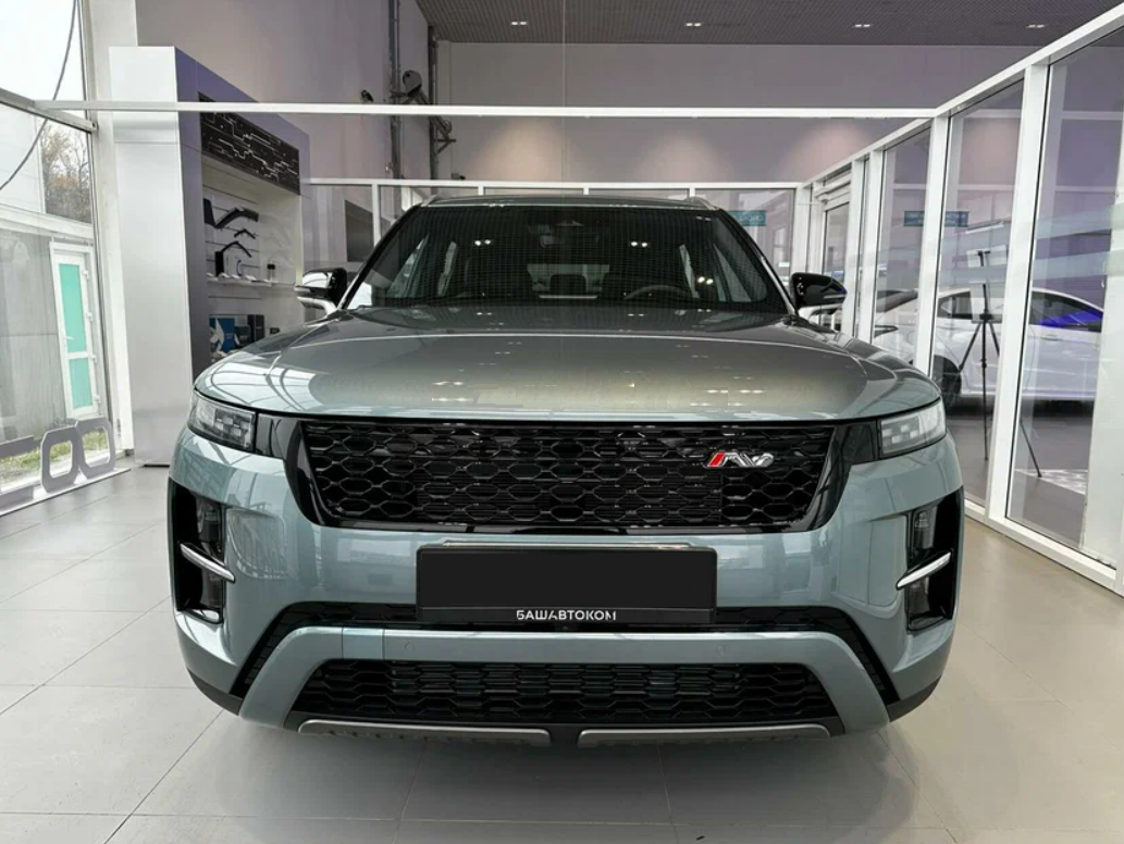 Выглядит как Range Rover, но стоит в 2 раза дешевле. Источник иллюстрации - auto.ru