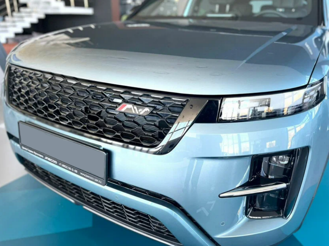 Выглядит как Range Rover, но стоит в 2 раза дешевле. Источник иллюстрации - auto.ru