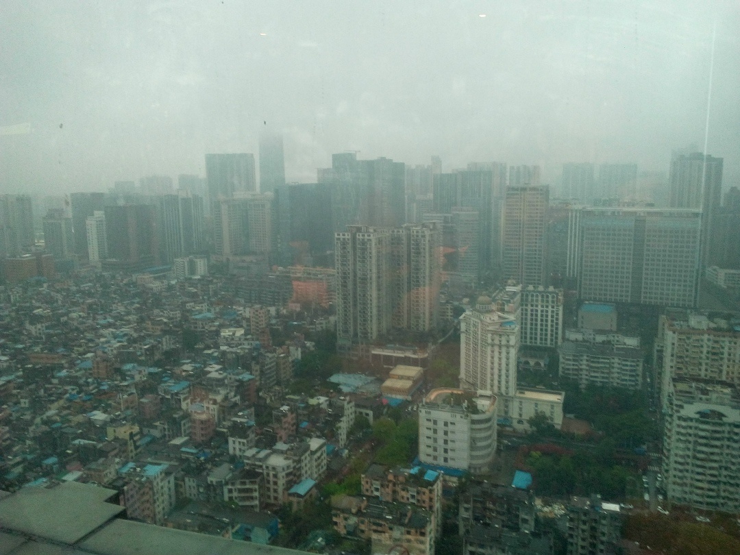 Вид на трущобы из нашего отеля, 39й этаж