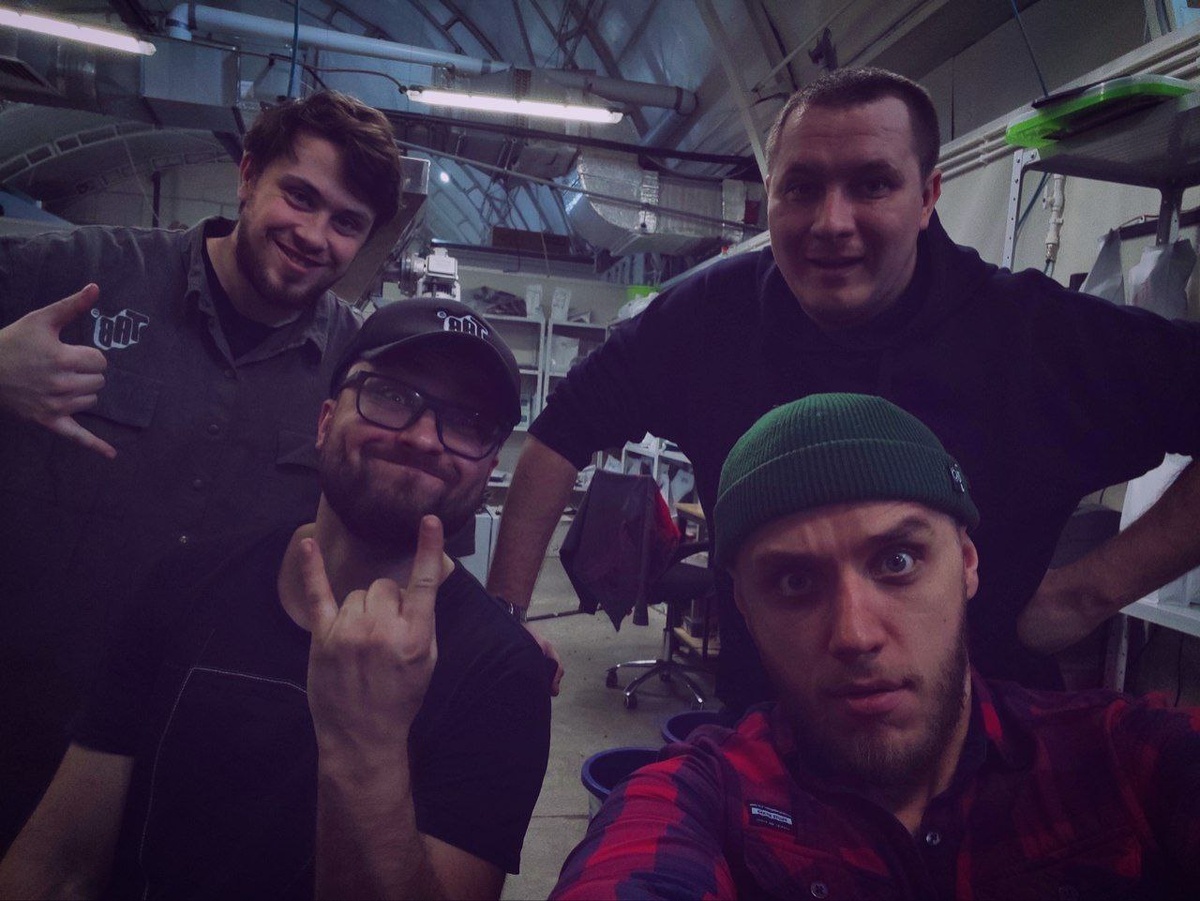 Слева снизу — это я, Шурик Анохин :) Справа снизу — Илья Холуянов. Слева сверху — Даниил Попов. Справа сверху — Денис Ефименко.