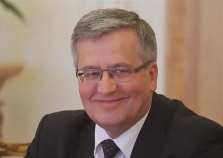    Коморовский: Трамп безразличен к Украине, потому что хочет иметь выгодные дела с Россией