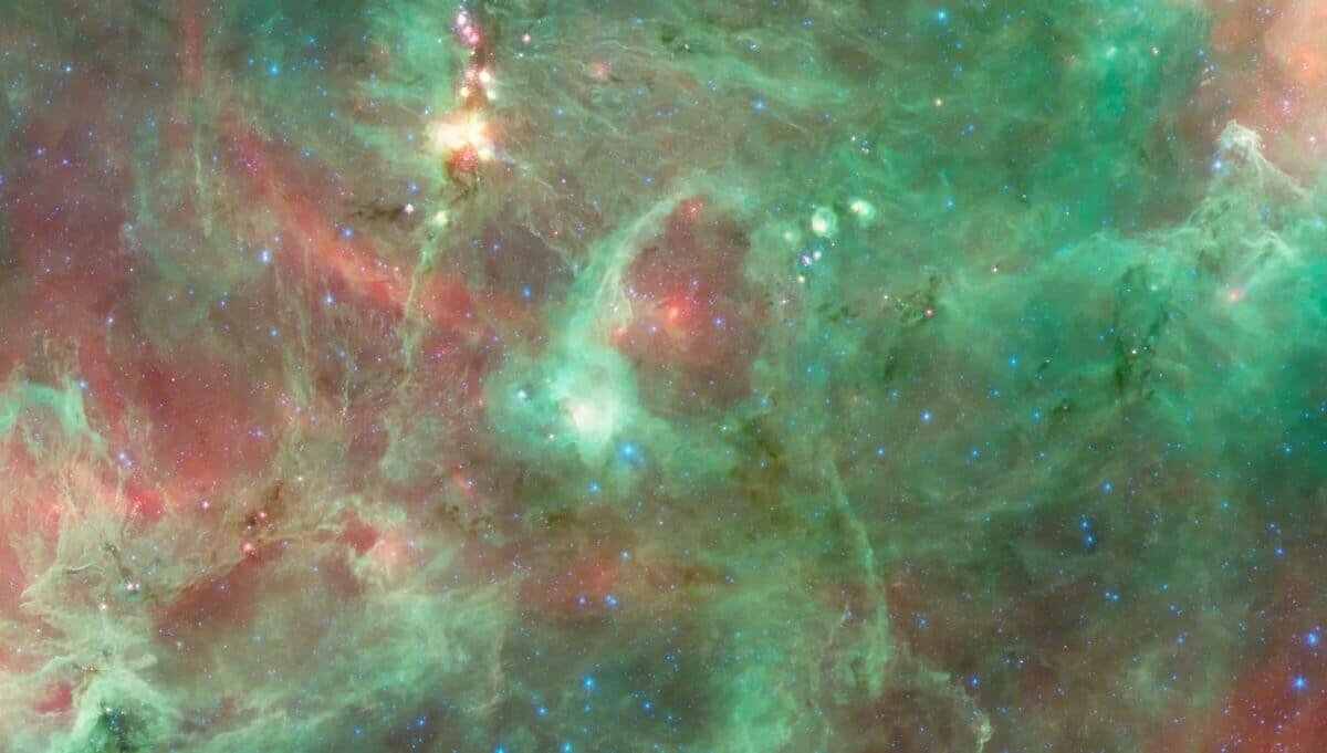    «Бриллиантовое кольцо» в звездообразовании Лебедь X / © NASA/JPL-Caltech/Harvard-Smithsonian CfA