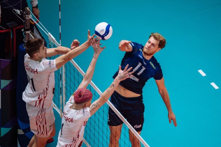    «Оренбуржье» сыграло с «Зенит-Казань» в 9 туре Суперлиги Антон Пичурин