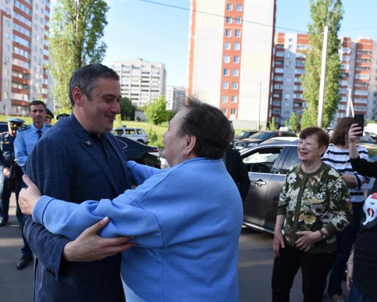     Александр Хинштейн рассказал об изменениях за год работы в Курской области