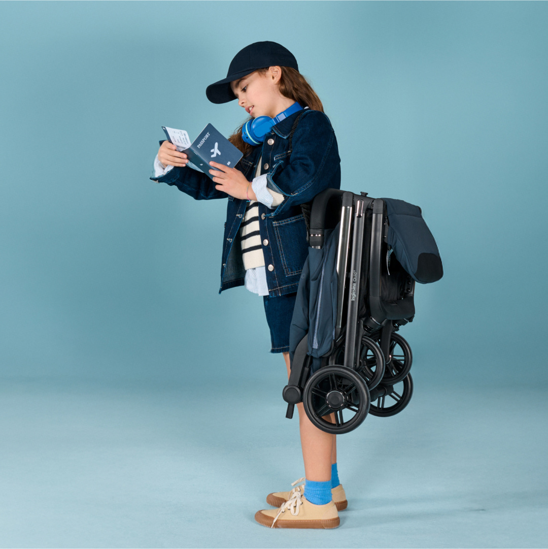 Наплечный ремень Quid³ позволяет легко переносить коляску