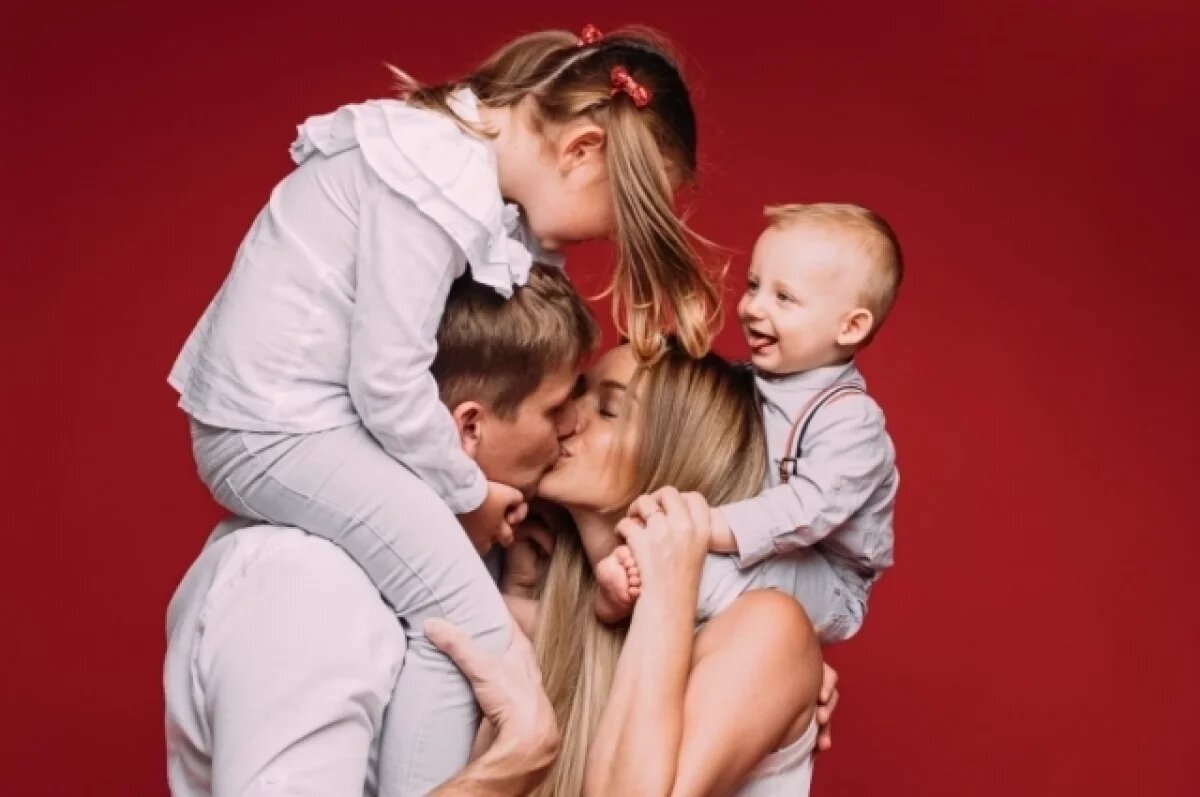    Омичам разъяснили условия получения единого пособия на детей