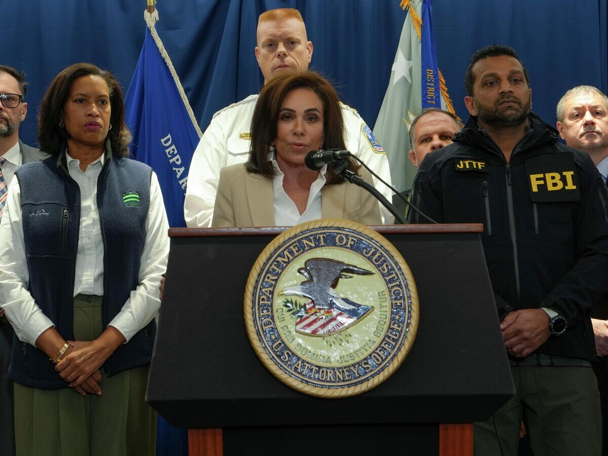    Прокурор столичного округа Колумбия Джанин Пирро во время пресс-конференции© Getty Images / Andrew Leyden