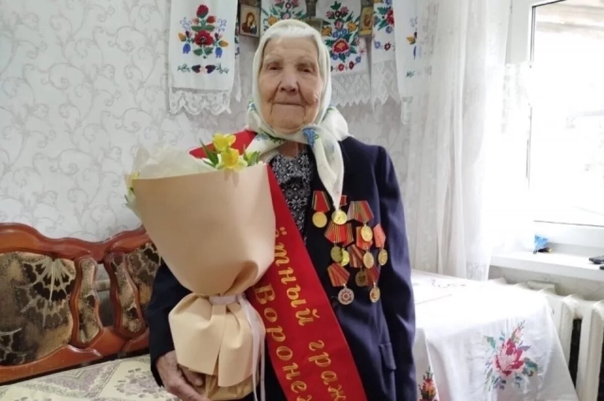    Мэр Воронежа поздравил со 102-летием участницу Великой Отечественной войны