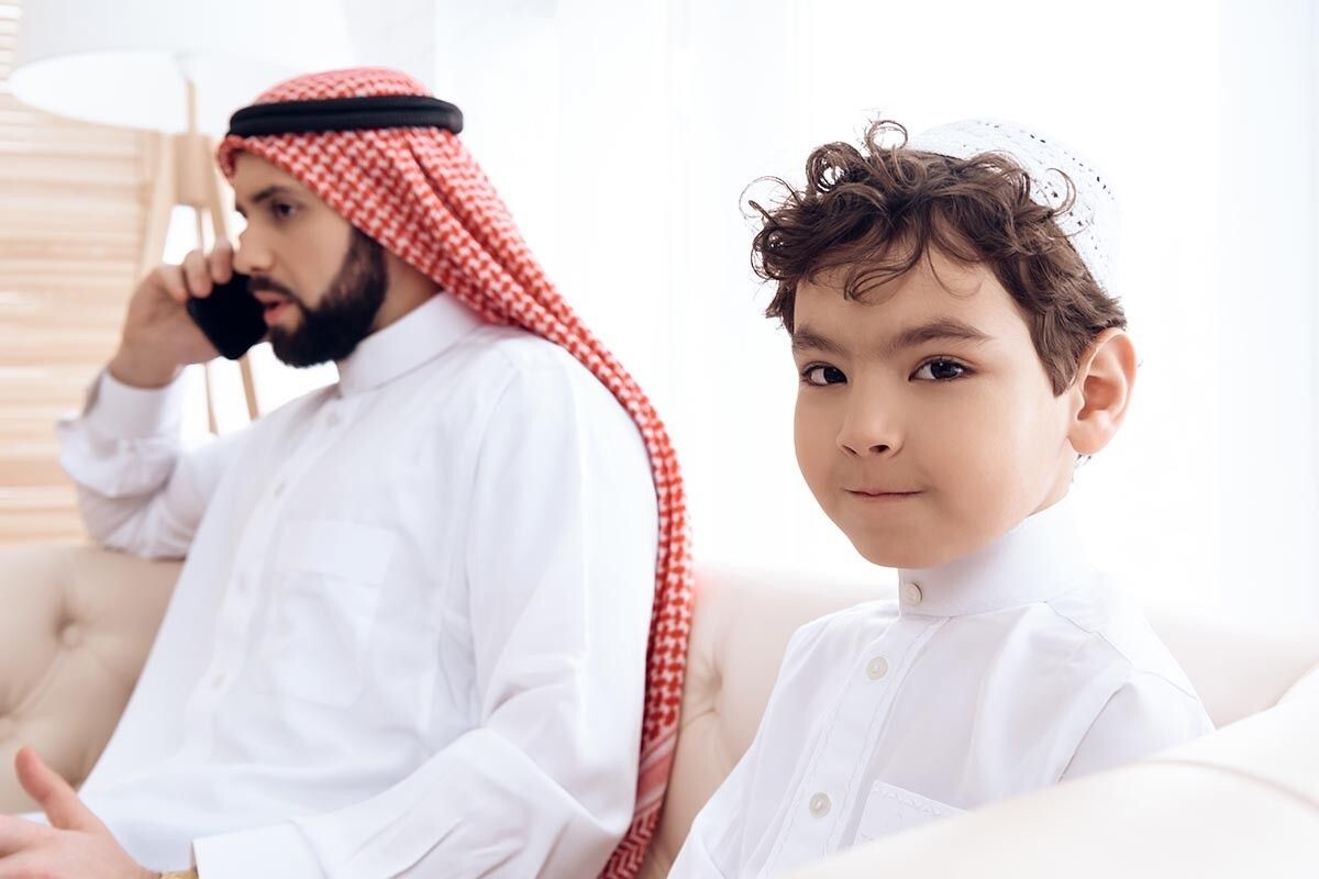 Законы Саудовской Аравии исходят из того, что содержать сына необходимо до 18 лет — после этого он становится самостоятельным. Источник: Oleh Veres / Shutterstock / FOTODOM📷
