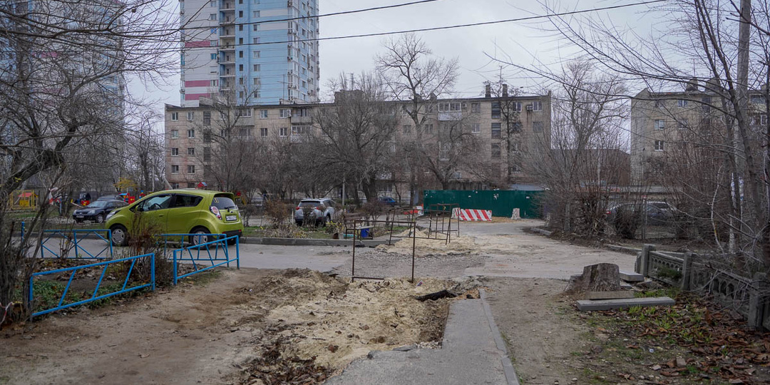 Советские гаражи рядом с «хрущевками» и квартирами за 49 млн: как живут по соседству с Мамаевым курганом