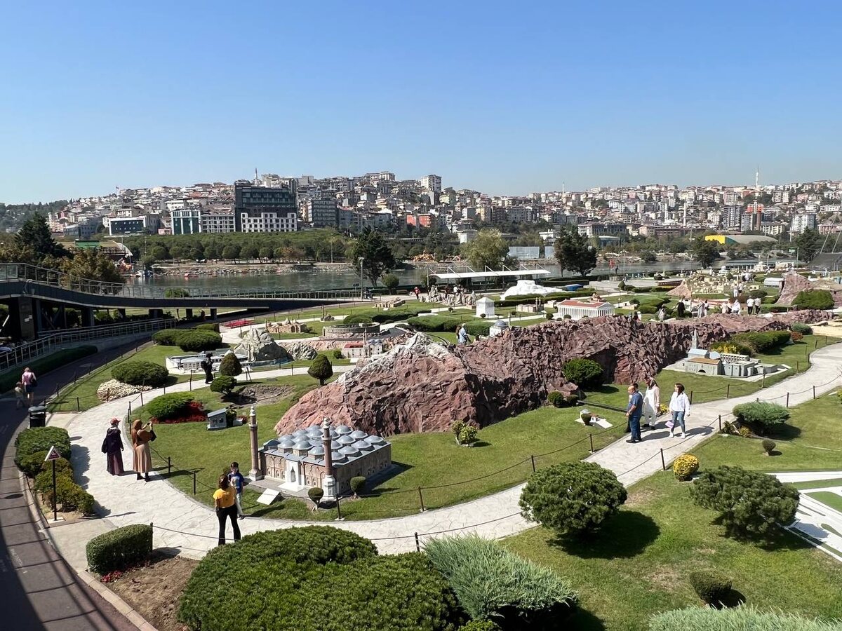 Вид на Miniaturk при входе