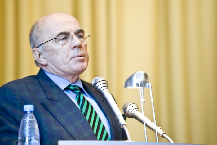 "Информационный хлам и постыдная журналистская недобросовестность". Александр Запесоцкий предъявил иск к газете "КоммерсантЪ"