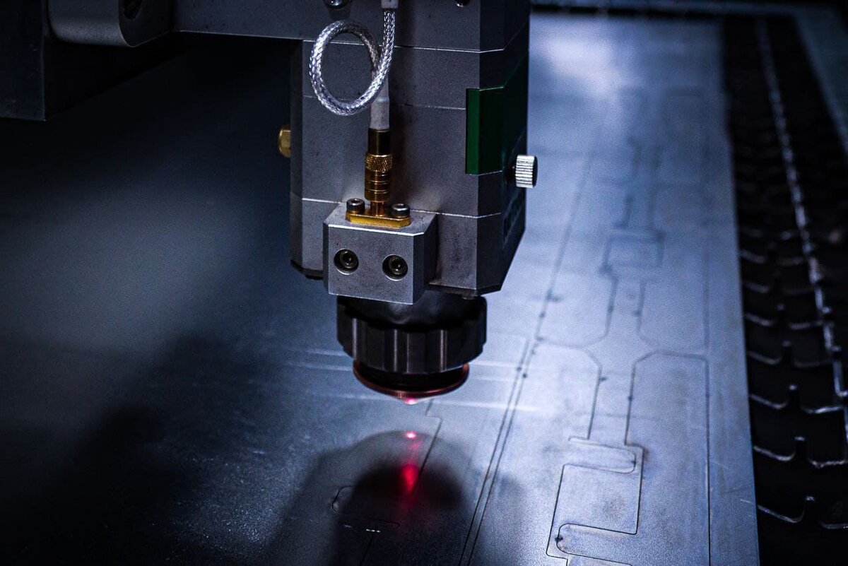   Лазерный станок на предприятии «Маяк»