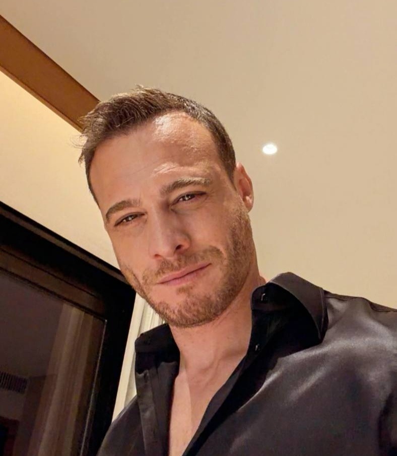 Керем Бюрсин.Новая фоточка в Дубае.