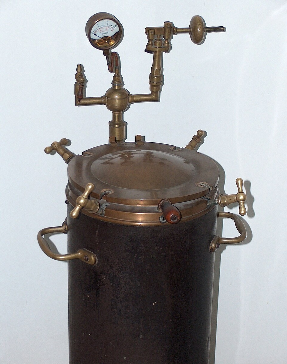 Автоклав. Материал взят с сайта https://ru.wikipedia.org