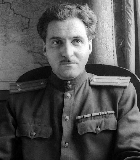 «Жди меня, и я вернусь». Как сложилась фронтовая судьба выдающегося военкора и писателя Константина Симонова?