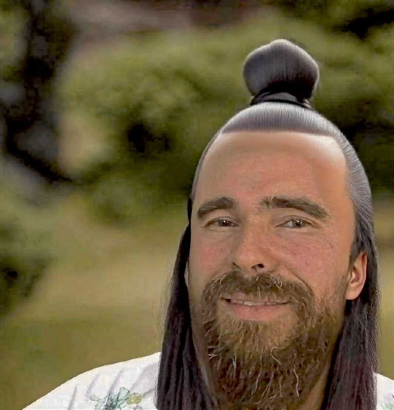 Здравствуйте, друзья ! Меня зовут Андрей. Сегодня в свой 41-й день рождения я открываю этот канал. Этот канал не про традиционное садоводство. Поэтому, чтобы немного развлечь Вас, я с помощью алгоритмов сделал свою аватарку в образе восточного учителя, чтобы поддержать общий стиль и настрой на неспешное пошаговое изучение ботаники, почвоведения, садоводства, арбористики , пермакультуры, микологии, ландшафтной архитектуры и конечно же философии, т.к. именно в этой плоскости чаще всего лежат простые ответы на самые сложные вопросы. Не стесняйтесь спрашивать и делиться своим опытом в земледелии и садоводстве , а если полученная информация окажется Вам полезной , Вы можете сделать донат, который я потрачу на покупку настоящего кимоно ))), а также создание и освещение новых интересных садовых проектов для Вас.