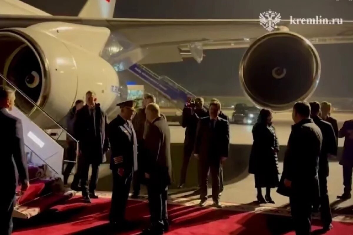    Президент Киргизии проводил Путина в аэропорту Манас после визита