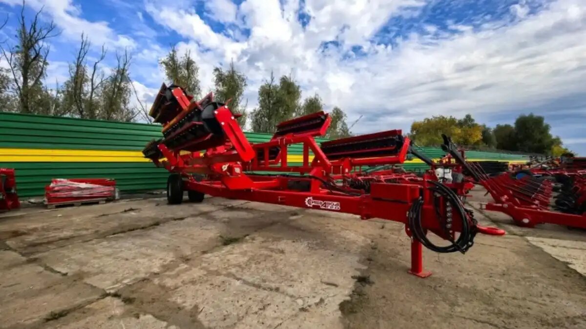 Фото: sibzavodagro.ru / «СибзаводАгро»
Новый каток-измельчитель ККЗ-14 производства «СибзаводАгро»