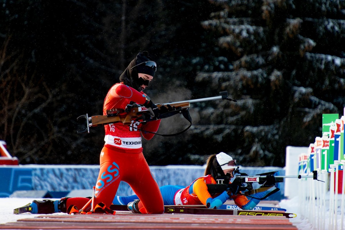    Первую гонку Кубка России по биатлону в Ханты-Мансийске выиграла Анна Сола из Белоруссии