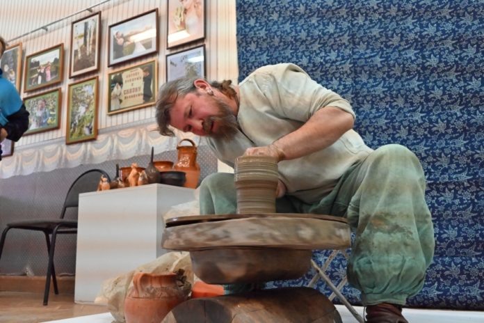 За гончарным кругом – Дмитрий Лебедев, наследник вырковской традиции