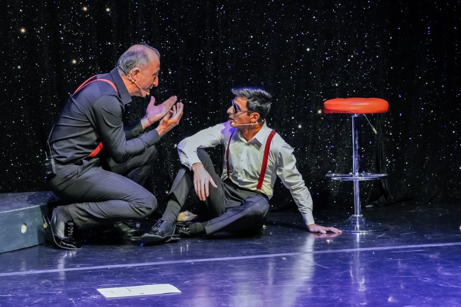 «Азнавур: путешествие сквозь время и музыку» Ереванского государственного камерного театра