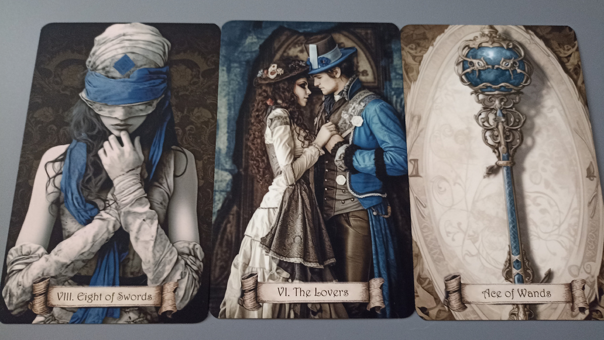 Мужчина может больше приукрашивать реальность и совместное будущее, он видит его таким и сам верит. Каким ТАКИМ? В основном радужным или оч печальным - из крайности в крайность. Третьего почти никогда не дано. Иногда такой типаж Мужчины и Человека в цело может означать вруна или врунишку, но которому ТАК сильно хочется доверять, что как у классика "Ах обмануть меня не сложно, я сам обманываться рад!" 
Тем не менее, если вы уже попали под чары этого Печального обольстителя, то невольно можете погрузиться в легкий сплин и разбор полетов и себя "по косточкам" от чего не легче. Либо впасть в жесткую латентную и даже в клиническую депрессуху. Так что сразу - будь Осторожна, не позволяй иллюзиям, излишнему не критичному доверию и унынию одержать над тобой верх !
Еще как вариант, человек сам находится в Лабиринтов своего прошлого, странных и не очень тайн, загадок , детских не проработок, приобретенных не здоровых отроческих и далее по возрастной, привычек. "Секлетиков в шкафу", грез несбыточных и инфернальных страхов. Что достаточно сложно скрывает, а у кого то все на виду и читается, как говорится, "в глазах". "Она его за муки полюбила, а он ее за соcтрадаие к ней" опять же по-классику. 
Вот и выходит некое садо-мазо, тьфу тьфу не к ночи будет помянуто. 
у кого то же субьект очень тонко и не менее сказочно настроен, что просто заблудился и там и тут и нигде, поэтичная творческая натура как художник - он так чувствует, он так видит и сколь долго не подбирай вы Ключи к его израненной (иногда нарзаном) душе, но почки у того все равно отвалятся если не прекратит саоотвержнных возлияний на почве непонимания его метаний другими. Или же сух и трезв , но все равно на голову немножко того 
И еще как вариант, в который стремятся верить большинство прекрасных половин - он действительно сейчас на распутье, "что воля, что неволя" и действительно любит вас или испытывает сильные эмоции и  думает что вас не потянет, не достоин, не готов и тд и тп. Поэтому подбрасывает монетку "Да""Нет"