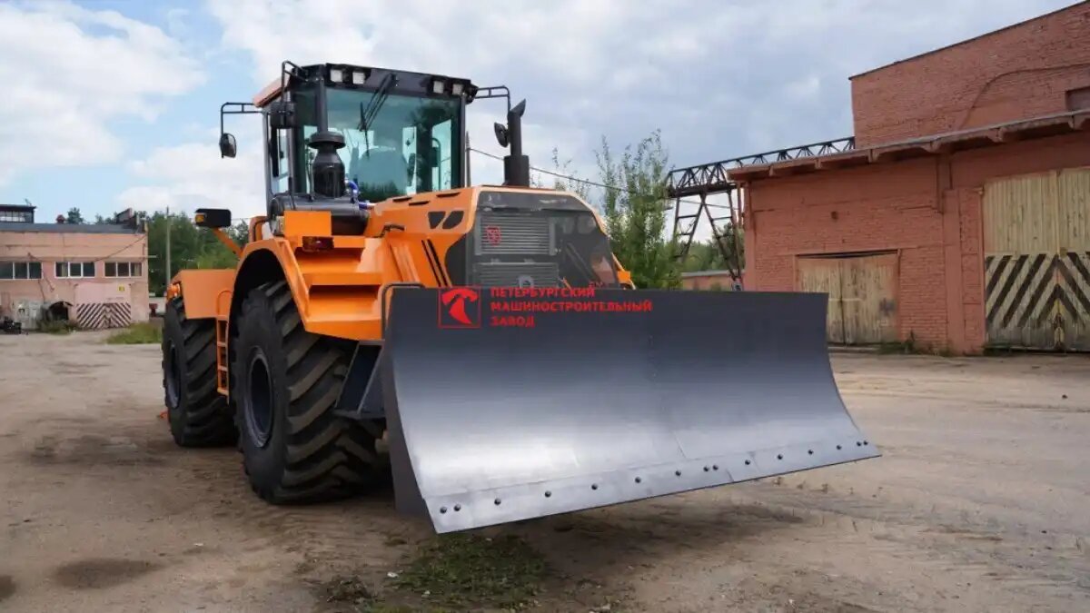 Фото: tractor-pmz.ru / ООО «Петербургский машиностроительный завод»
Обновленный многофункциональный сельскохозяйственный бульдозер СТАНИСЛАВ-704