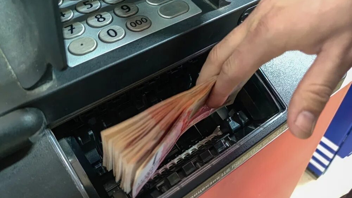 Снятие наличных по-новому: банки вводят ограничения и блокируют операции