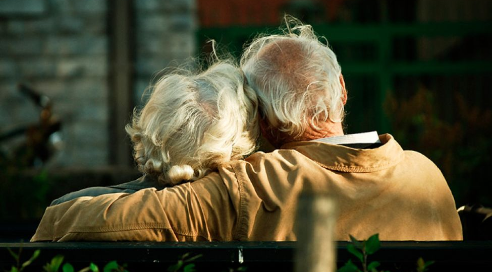 "Совместное завещание супругов: Стоит ли его оформлять в 2025 году? Плюсы, минусы и подводные камни, о которых молчат нотариусы"