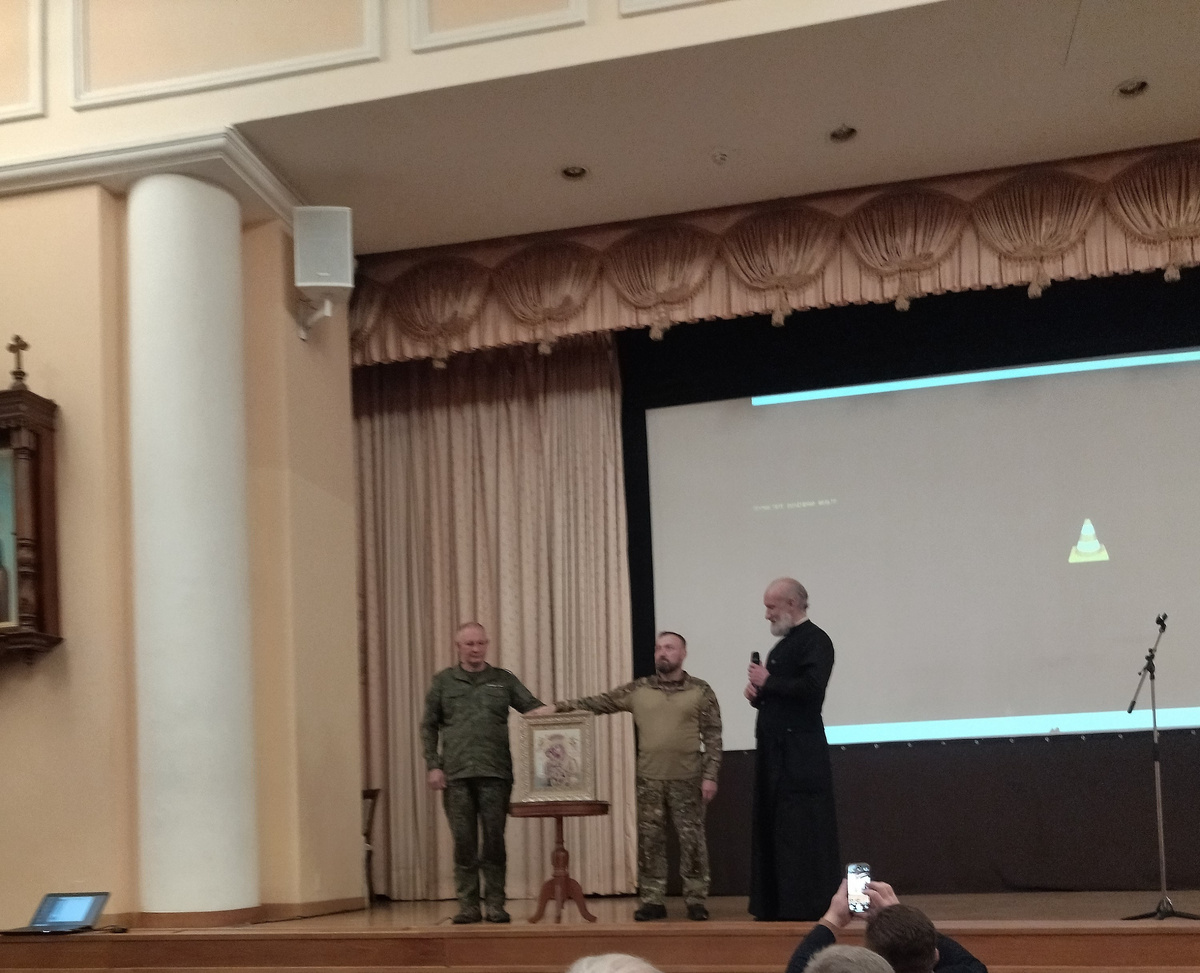 Матерь Божия - вместе с чинами РОВС - направляется на передовую