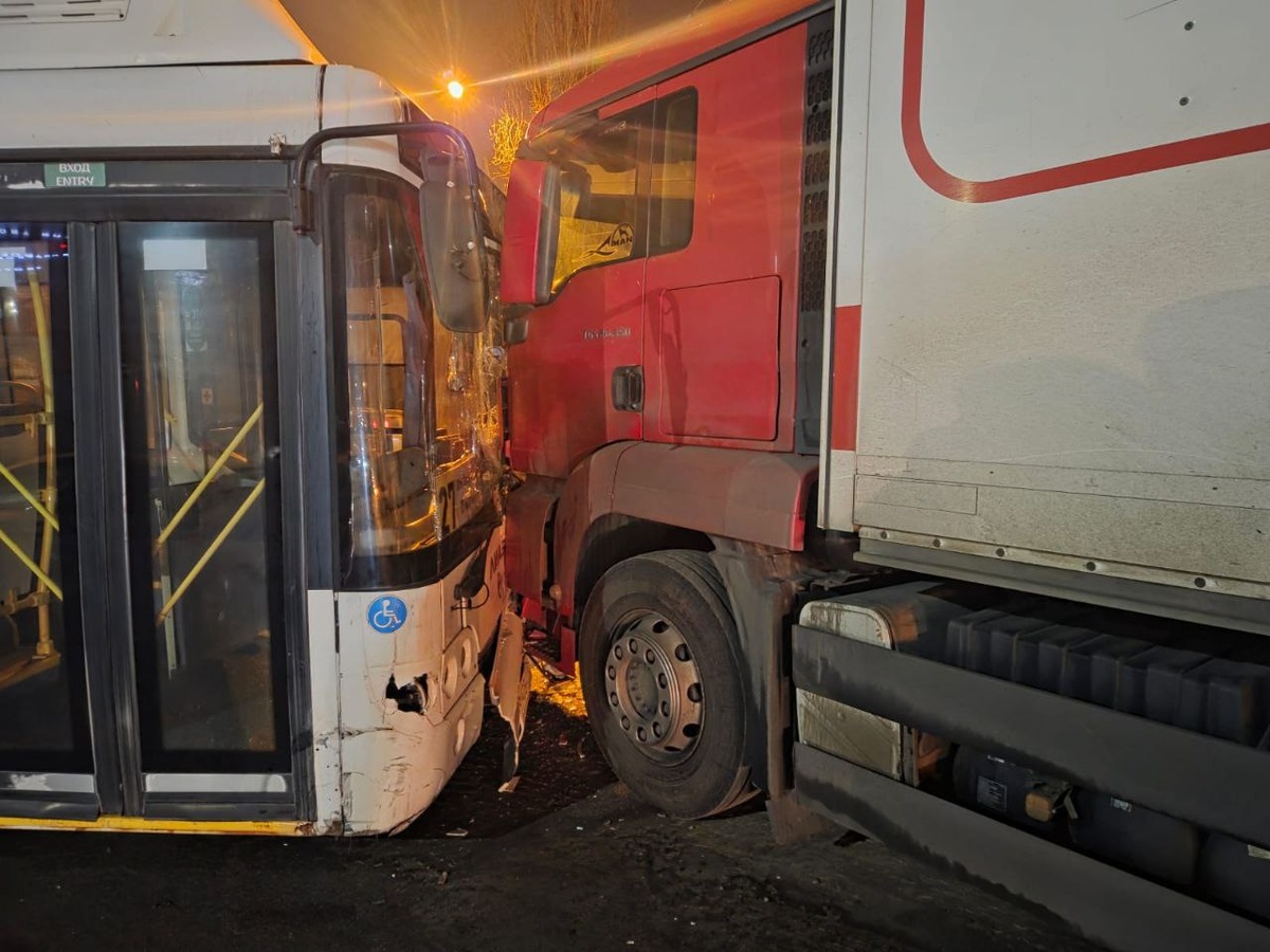     Фото с места ДТП предоставлено пресс-службой ГУ МВД по региону