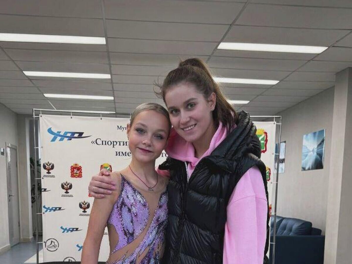    Фигуристка Елена Костылева (слева) и тренер Екатерина Митрофанова© Фото : Социальные сети "Ангелов Плющенко"