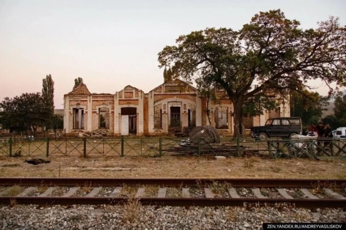    Меликов пообещал возродить вокзал у бархана Сарыкум в Дагестане