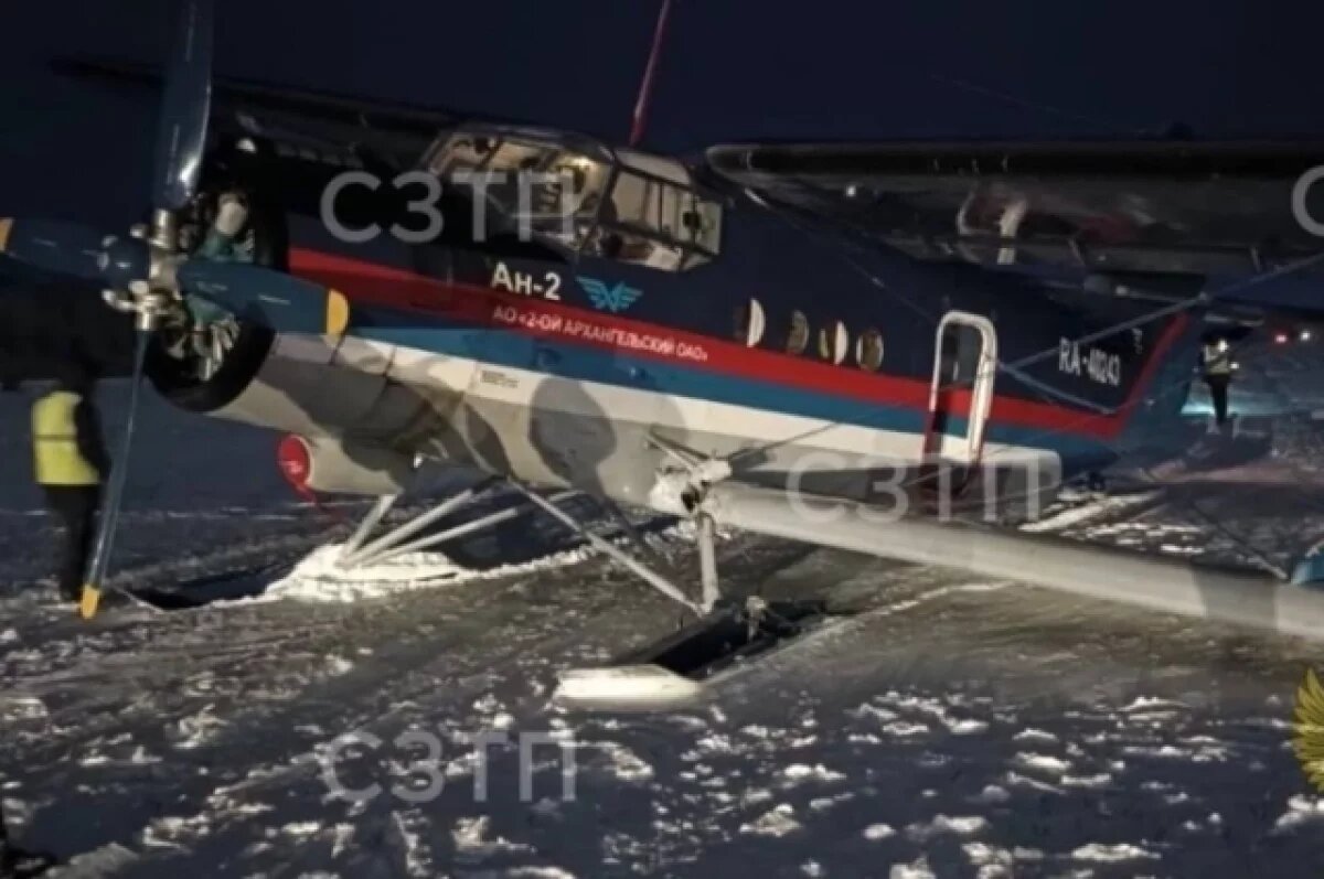    У Ан-2 частично надломилась стойка шасси при посадке в Архангельске
