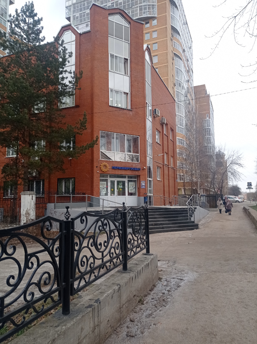 Сегодня объездили все инстанции, связанные с коммунальными услугами - места, где никогда не получишь ответа на свои вопросы. 