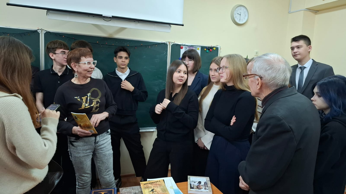 Выступаю в уфимской гимназии № 82