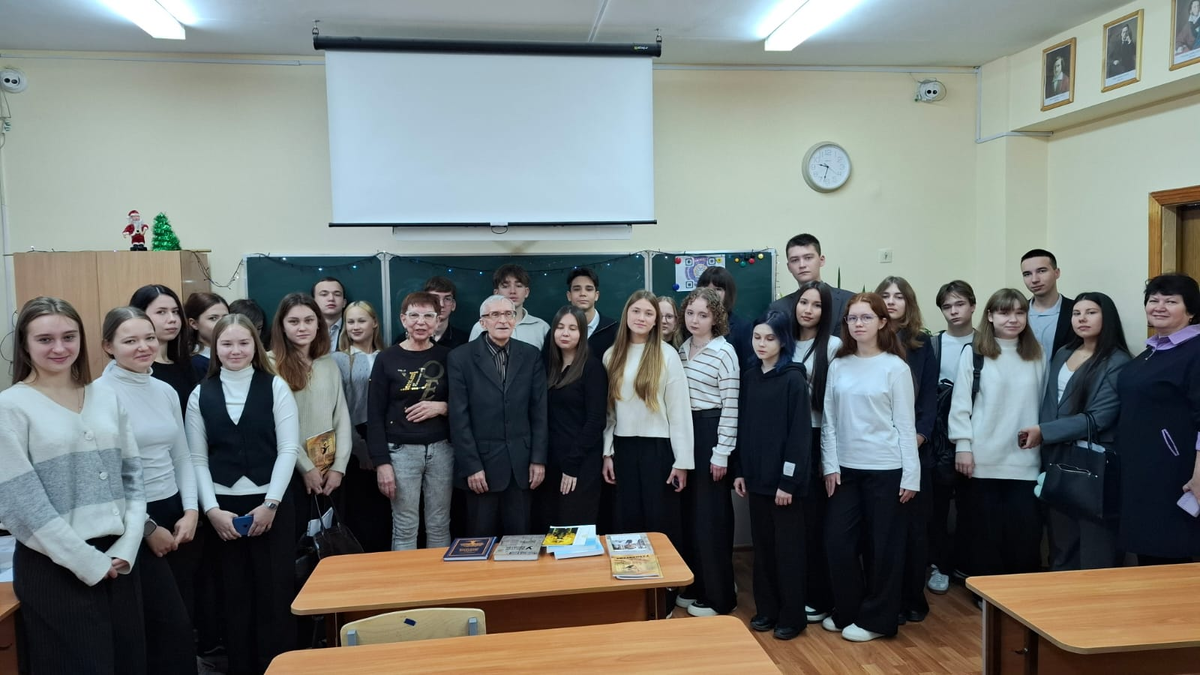 Два выпускных класса побывали на встрече со мной...