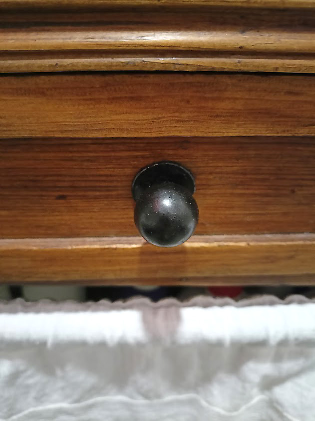 ручка на ящике