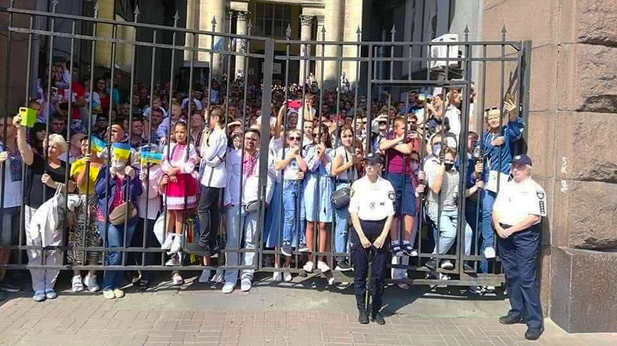 Украинцы смотрят концерт Андреа Бочелли в Киеве на День Независимости 24 августа 2021 года