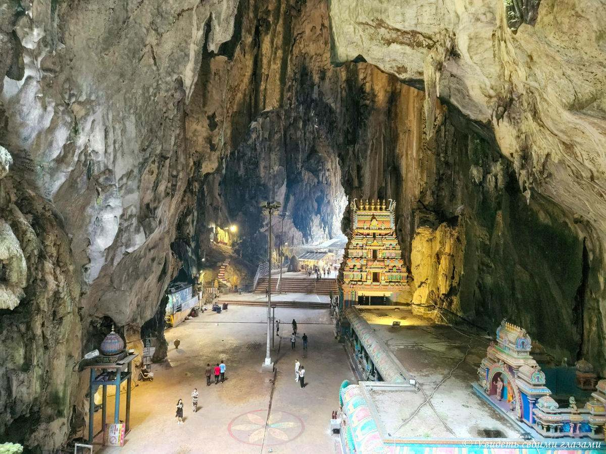 Индуистский храм в пещерах Бату в Куала-Лумпуре, Малайзия