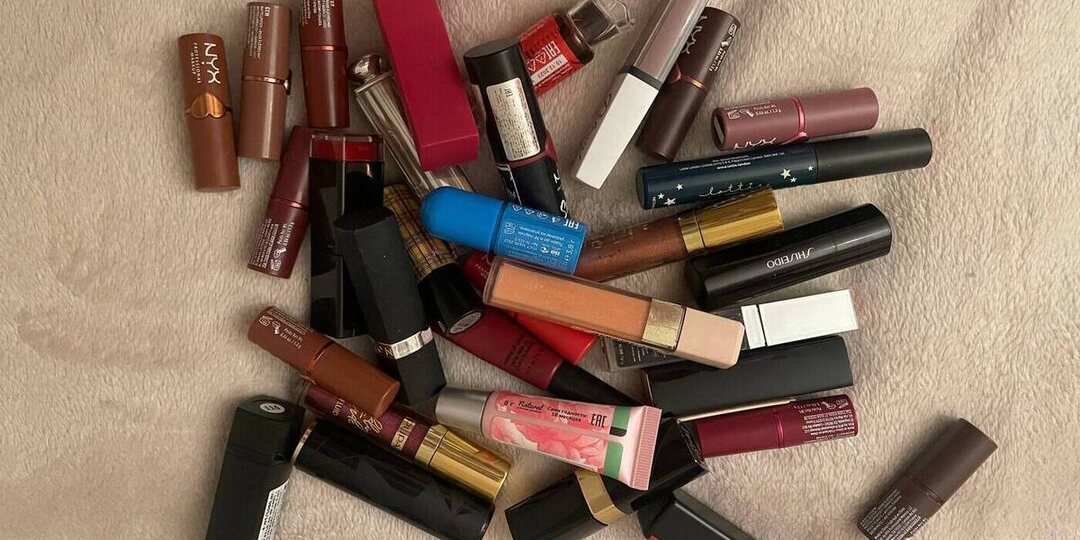 Калининградкам напомнили, что женщину с алой помадой воспринимают как более влиятельную