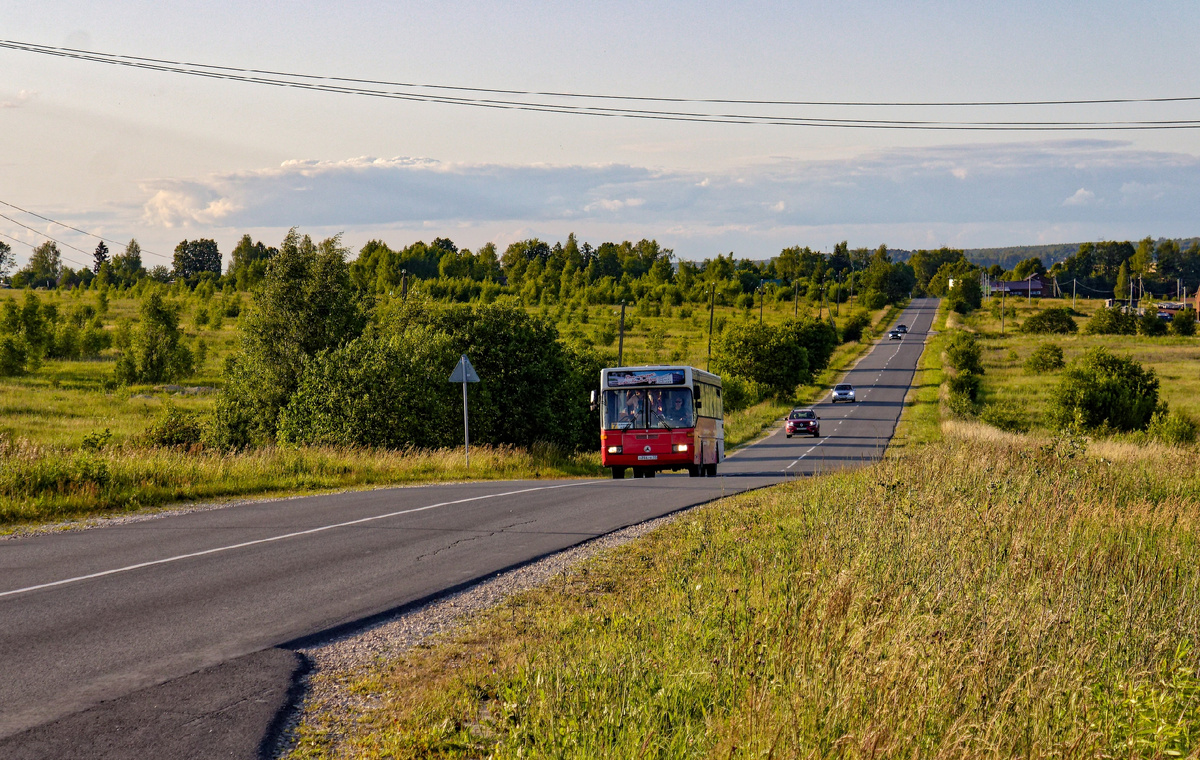 Автобус Mercedes-Benz O405N2 везёт пассажиров в город Кольчугино