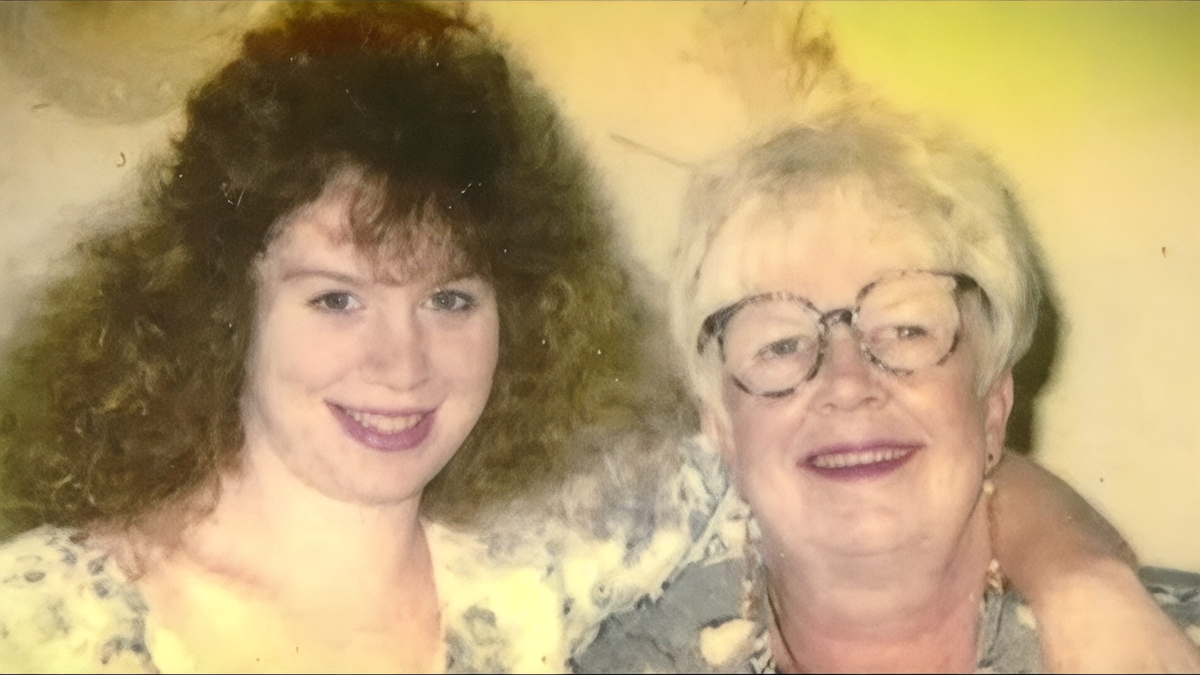 Эйприл с матерью.