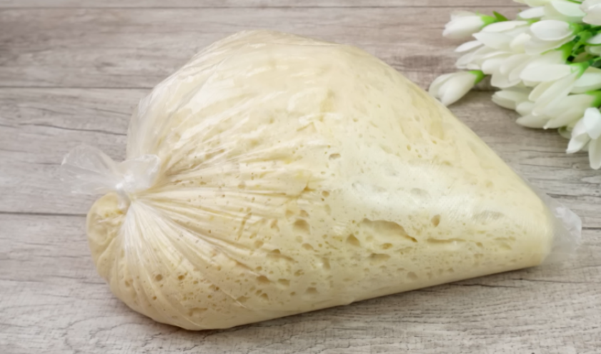 Если хочу вкуснейших пирожков, готовлю Тесто по рецепту, который достался мне от мамы. Рецепт, после которого вы полюбите лепить пирожки...