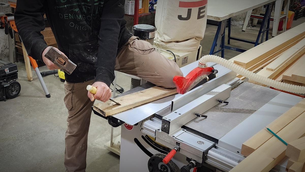 Фото постановочное, трюк выполнен каскадёром, не повторять! 